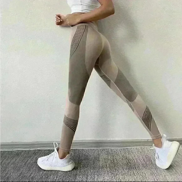 High Waisted Compression Bend leggings - Picture 1 of 10